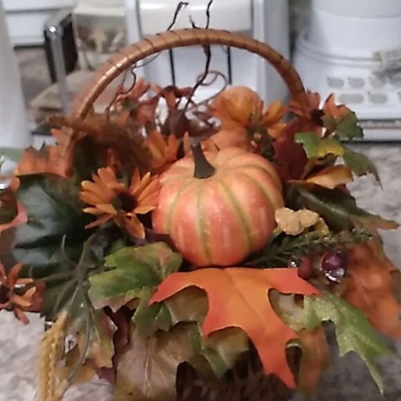 Small Fall Floral/Pumpkin Basket - Picture 4 of 6